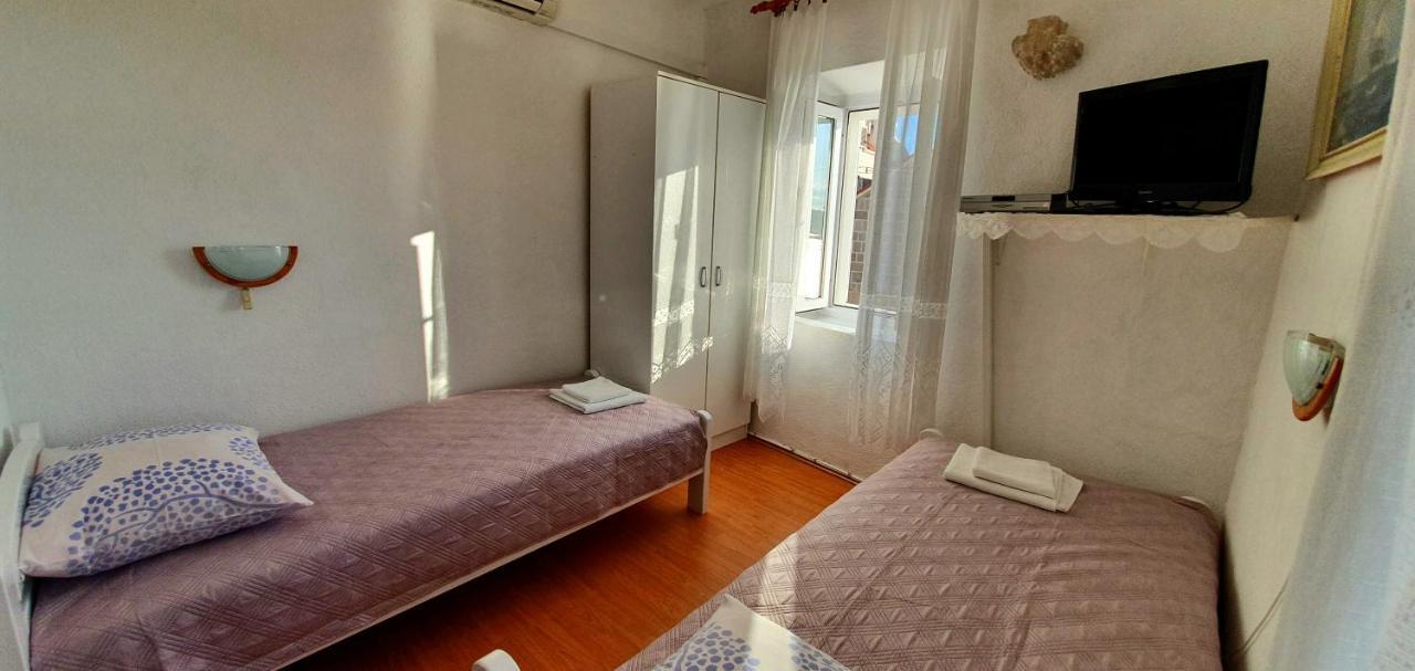 - 3 A Beautiful With A Sea View Apartment