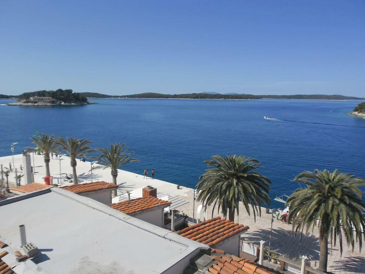 - 3 A Beautiful With A Sea View Apartment *